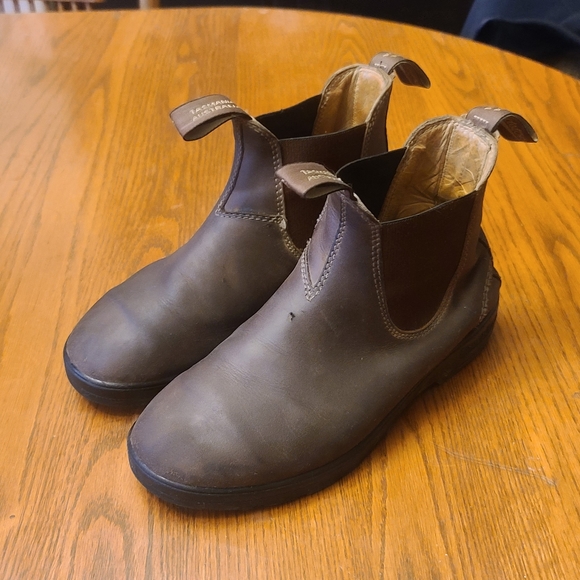 Blundstone brown boots